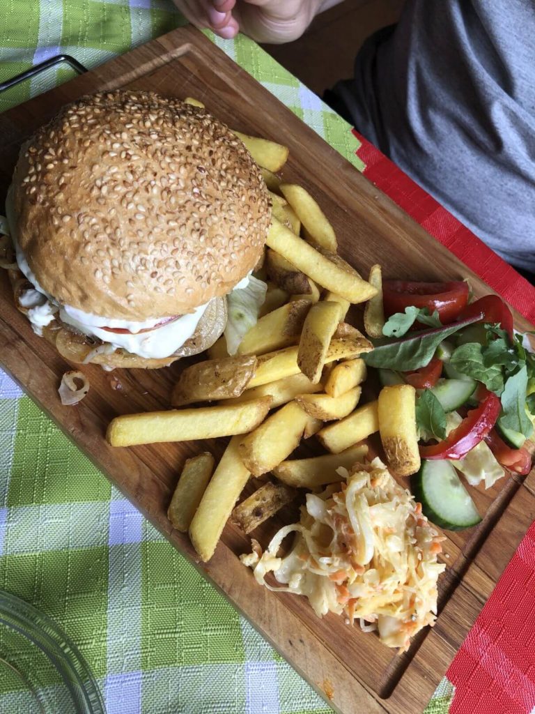 Borovanský mlýn burger