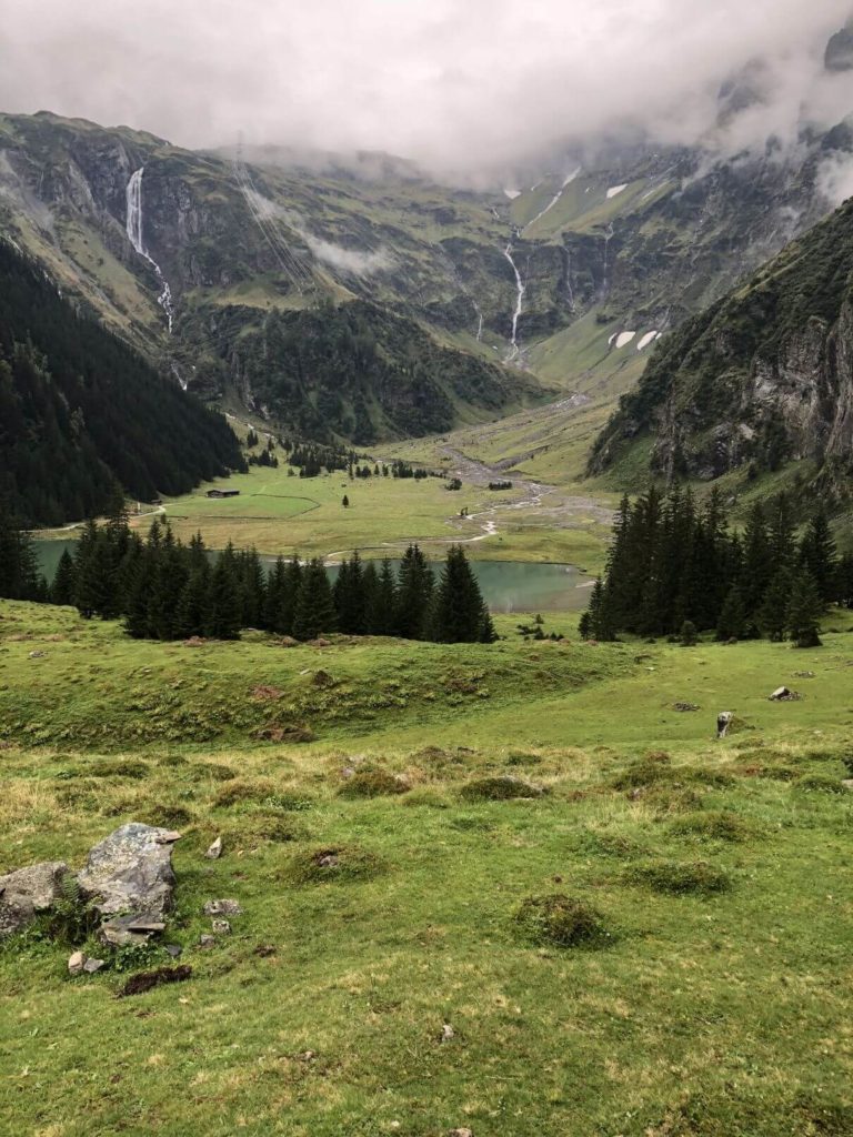 Jezero v dešti