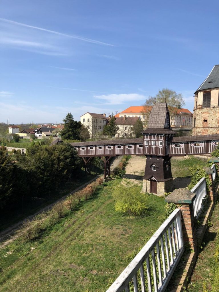 Dřevěný most