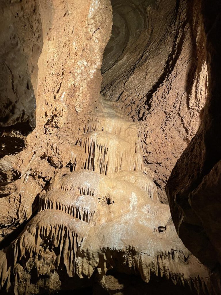 Jeskyně vodopád