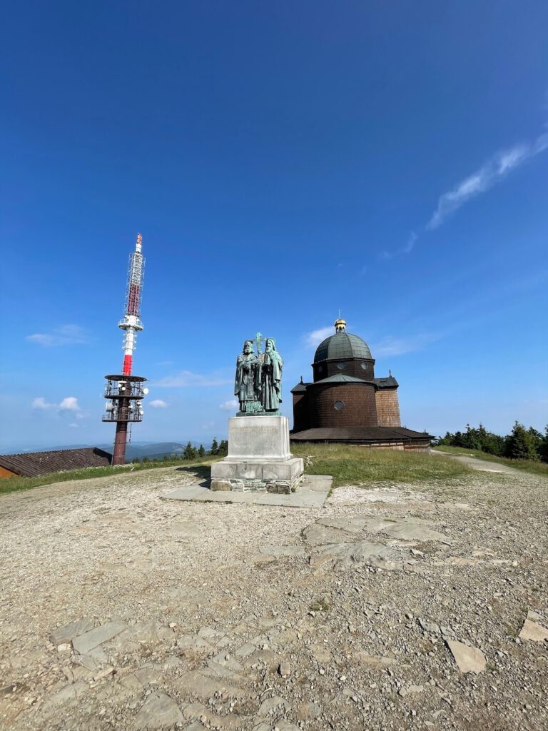 Socha Cyrila a Metoděje