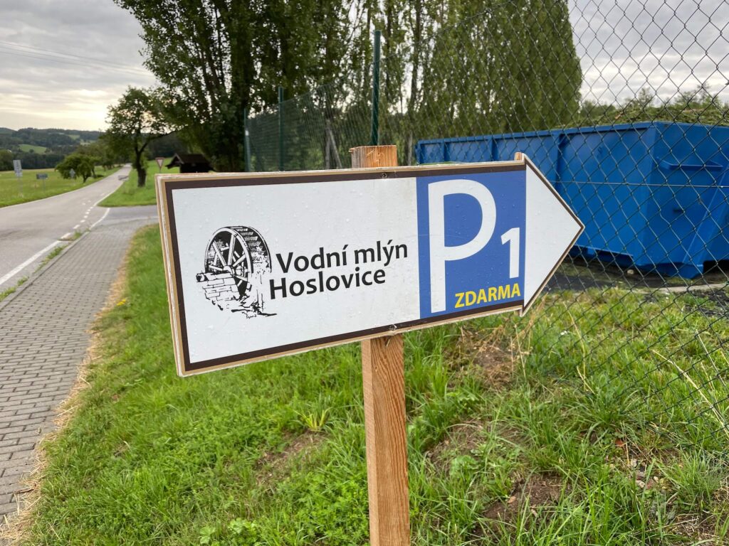 Parkoviště Hoslovice