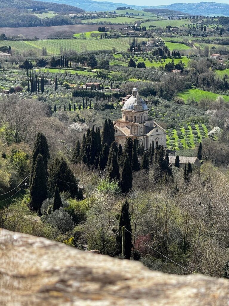 Montepulciano výhled na kostel