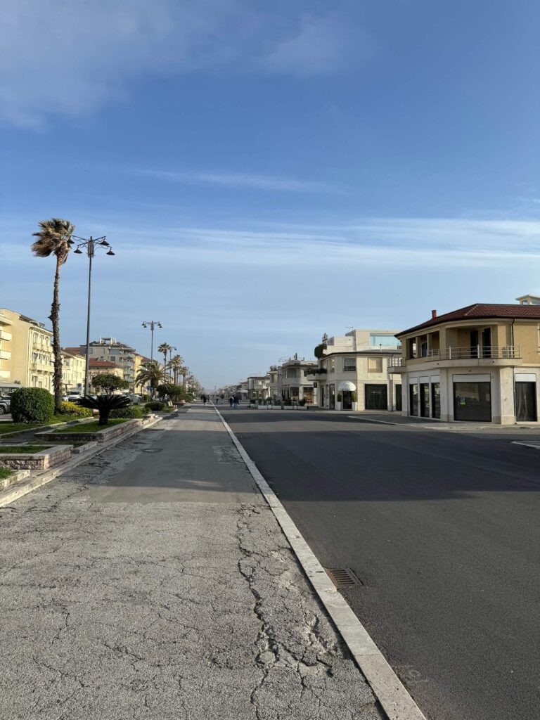 Viareggio promenáda s obchody