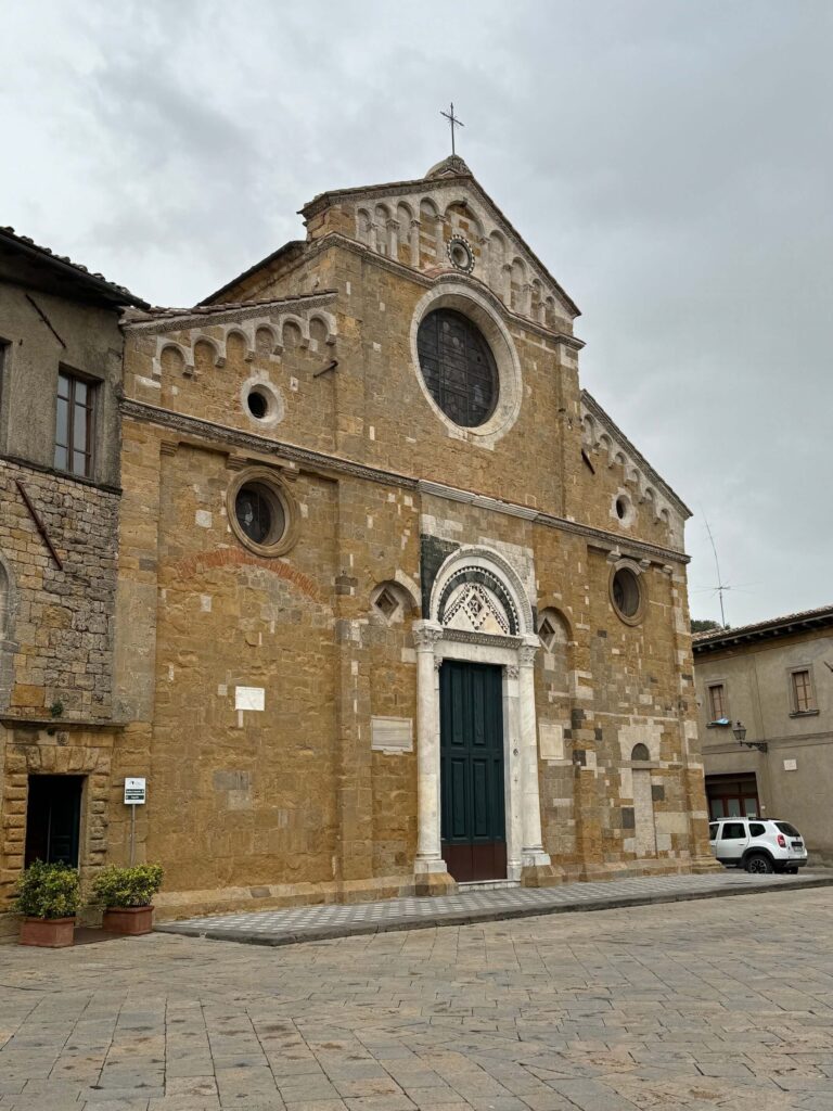 Volterra kostel