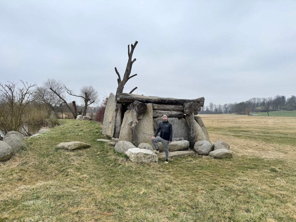Petr a dolmen
