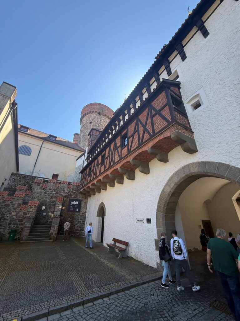 Hradní věž Kotnov