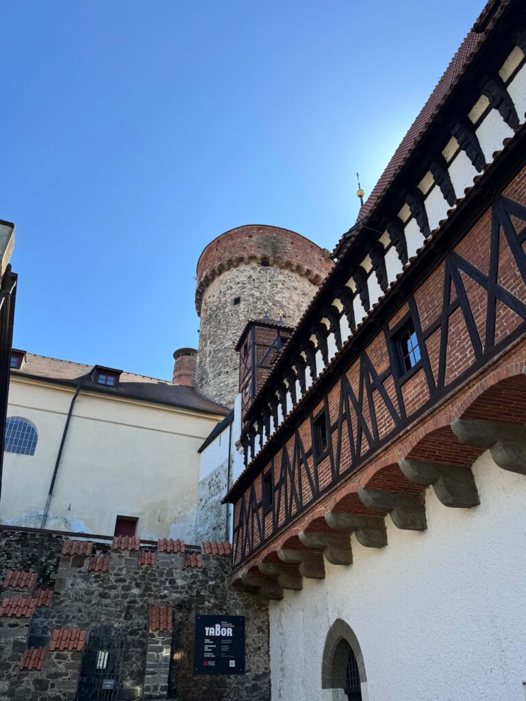 Hradní věž Kotnov