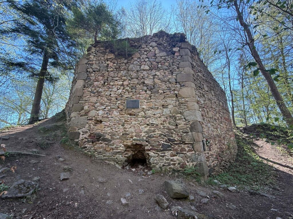 Donjon hradu Příběnice