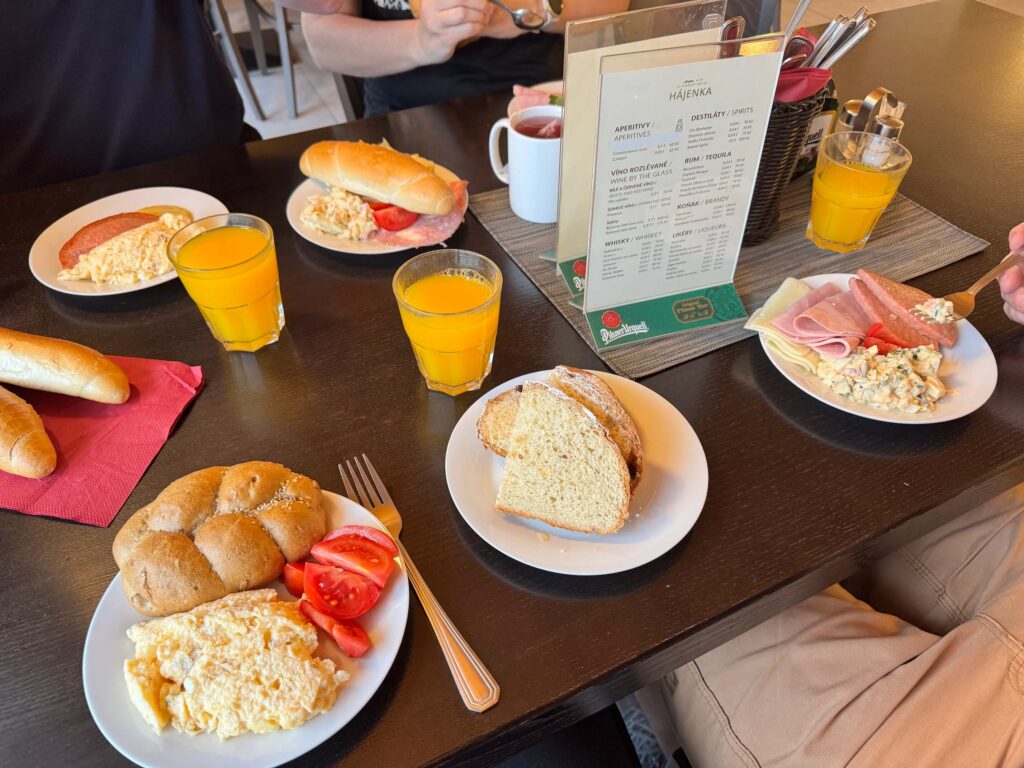 Snídaně EA Horský Hotel Hájenka