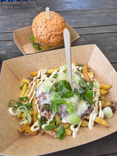 Pórajt Pub hranolky a burger