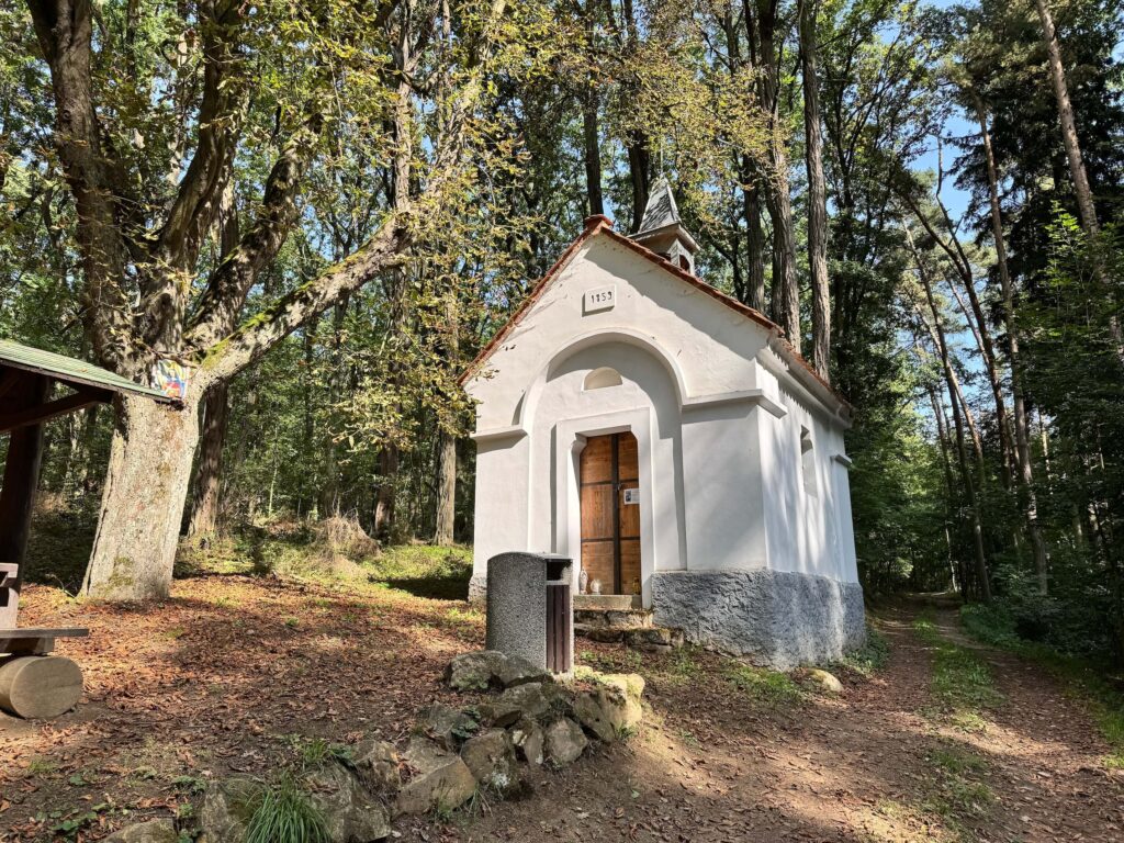 Zámek Nebílovy, stezka a sady