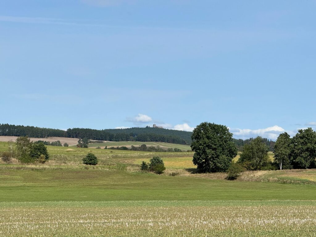 Zámek Nebílovy, stezka a sady