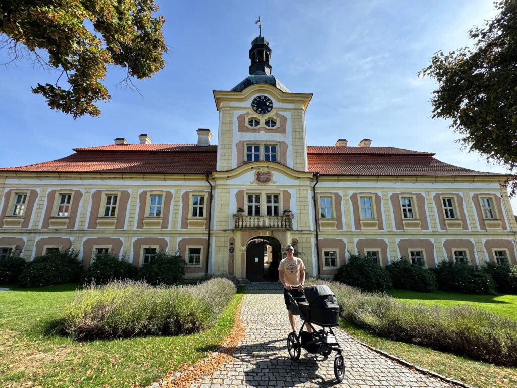 Zámek Nebílovy, stezka a sady