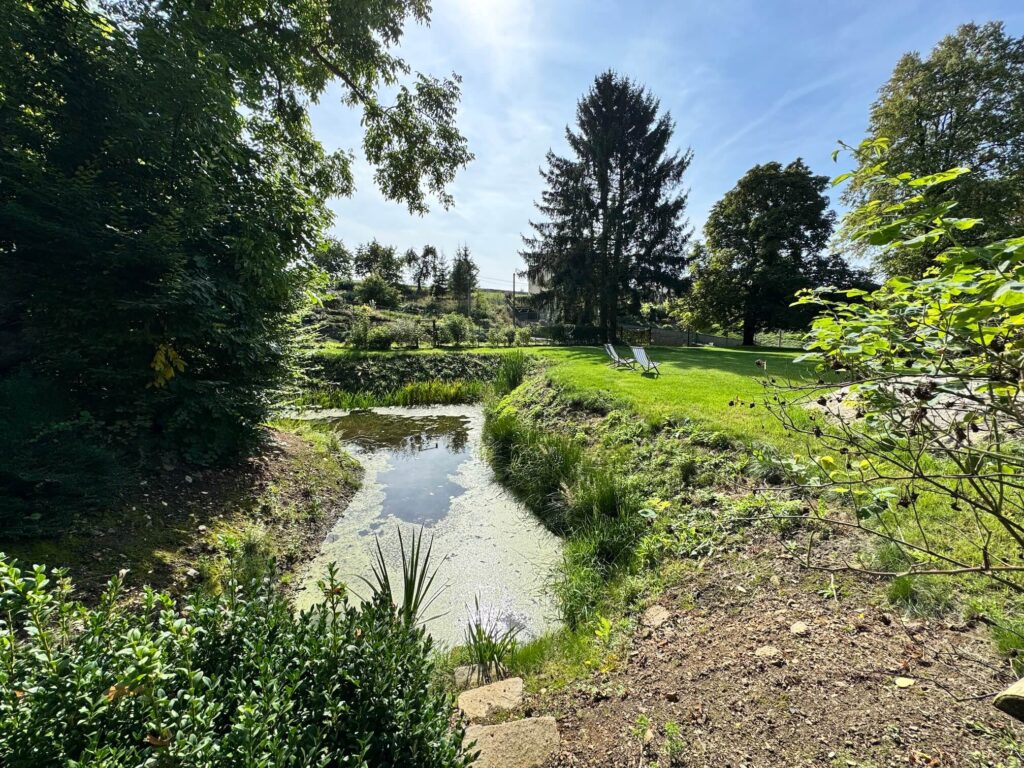 Zámek Nebílovy, stezka a sady