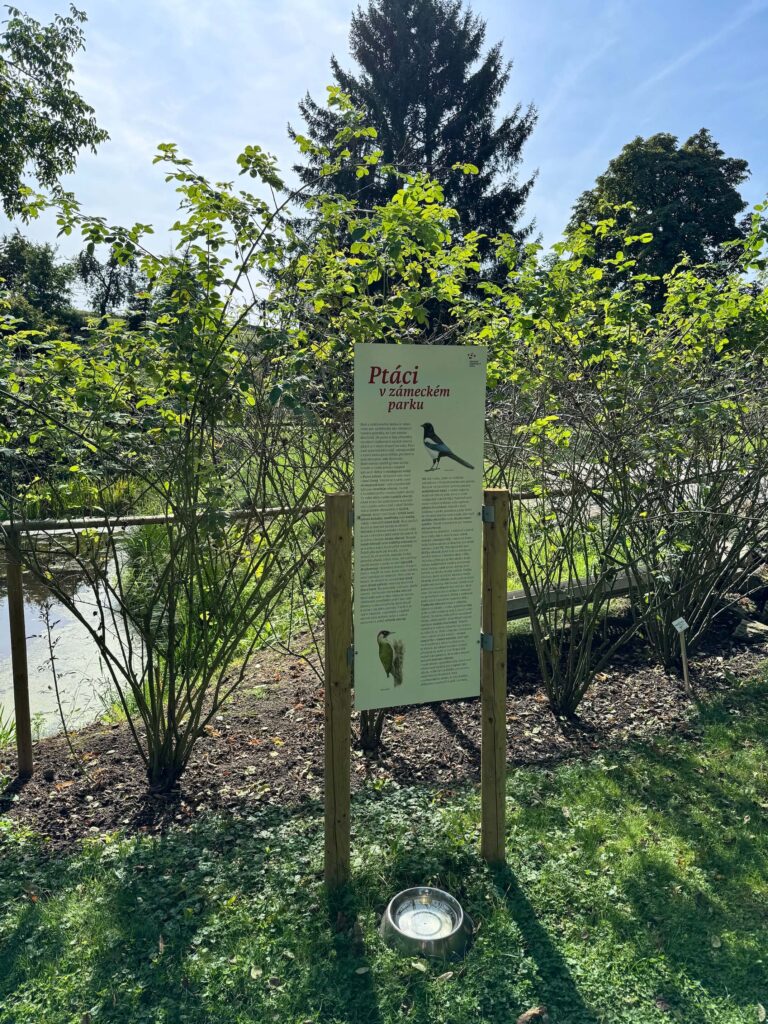 Zámek Nebílovy, stezka a sady